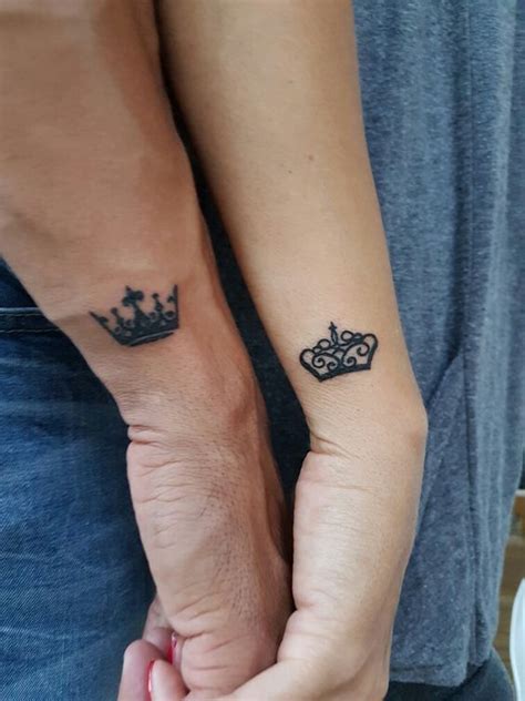 amor coronas significado tatuajes para parejas|8 Tatuajes de Coronas para Parejas